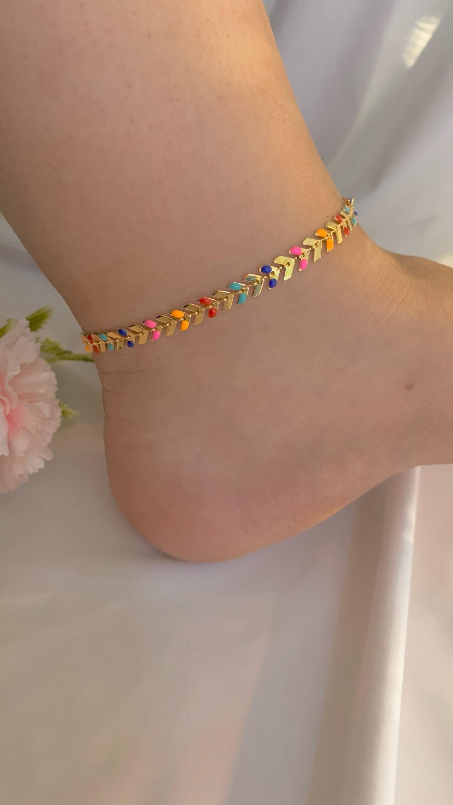 Tobillera con eslabones de colores