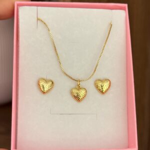 set de cadena y topitos de corazón